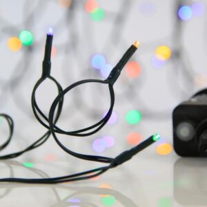 ΣΕΙΡΑ, 100 LED 3mm, 31V ΜΕΤΑΣΧΗΜΑΤΙΣΤΗ, 8 ΠΡΟΓΡΑΜΜΑΤΑ & ΜΝΗΜΗ, ΠΡΑΣΙΝΟ PVC ΚΑΛΩΔΙΟ, ΧΡΩΜΑΤΙΣΤΟ LED ΑΝΑ 5cm, ΠΡΟΕΚΤΑΣΗ ΠΑΡΟΧΗΣ 3m, ΙΡ44 - Image 1