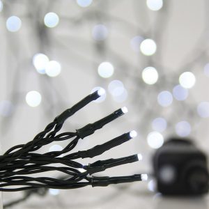 ΣΕΙΡΑ, 700 LED 3mm, 31V ΜΕΤΑΣΧΗΜΑΤΙΣΤΗ, 8 ΠΡΟΓΡΑΜΜΑΤΑ & ΜΝΗΜΗ, ΠΡΑΣΙΝΟ PVC ΚΑΛΩΔΙΟ, ΛΕΥΚΟ LED ΑΝΑ 5cm, ΠΡΟΕΚΤΑΣΗ ΠΑΡΟΧΗΣ 3m, ΙΡ44 - Image 1