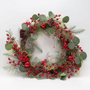 ΣΤΕΦΑΝΙ ΜΕ ΚΟΚΚΙΝΕΣ ΜΠΑΛΕΣ ΚΑΙ ΦΥΛΛΑ ΕΥΚΑΛΥΠΤΟΥ, 60cm - Image 1