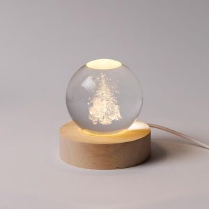 ΦΩΤΙΖΟΜΕΝΗ ΜΠΑΛΑ 6cm, ΧΡΙΣΤΟΥΓΕΝΝΙΑΤΙΚΗ ΣΧΕΔΙΟ, ΑΓΙΟΣ ΒΑΣΙΛΗΣ ΜΕ ΧΡΙΣΤΟΥΓΕΝΝΙΑΤΙΚΟ ΔΕΝΤΡΟ, USB, 6 ΘΕΡΜΑ ΛΕΥΚΑ  SMD LED, BΑΣΗ 7cm, ΠΡΟΕΚΤΑΣΗ ΠΑΡΟΧΗΣ 70cm, IP20 - Image 1